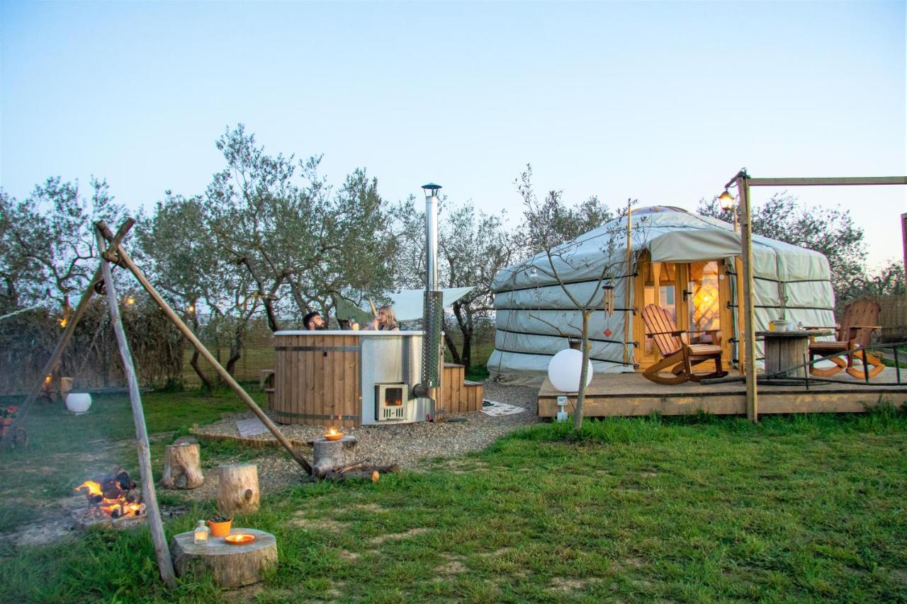 2 Cuori E 1 Yurta Glamping In Tuscany - Adults Only Asciano Ngoại thất bức ảnh