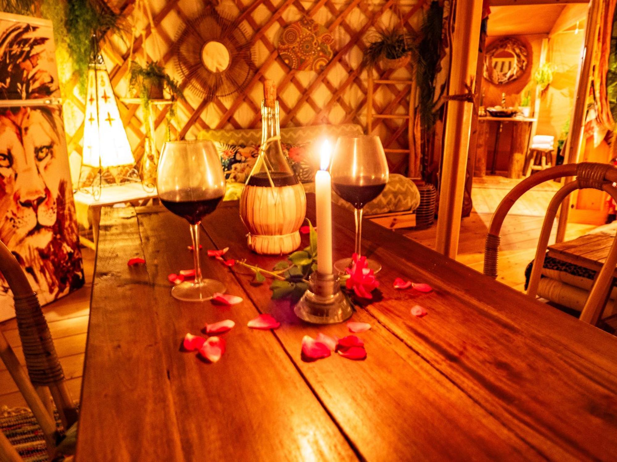 2 Cuori E 1 Yurta Glamping In Tuscany - Adults Only Asciano Ngoại thất bức ảnh